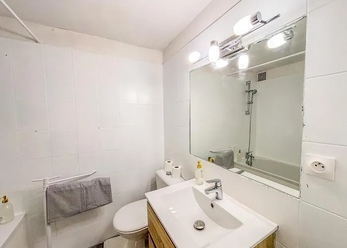 Joli T2 Avec Wifi Et Netflix Proche Du Golf